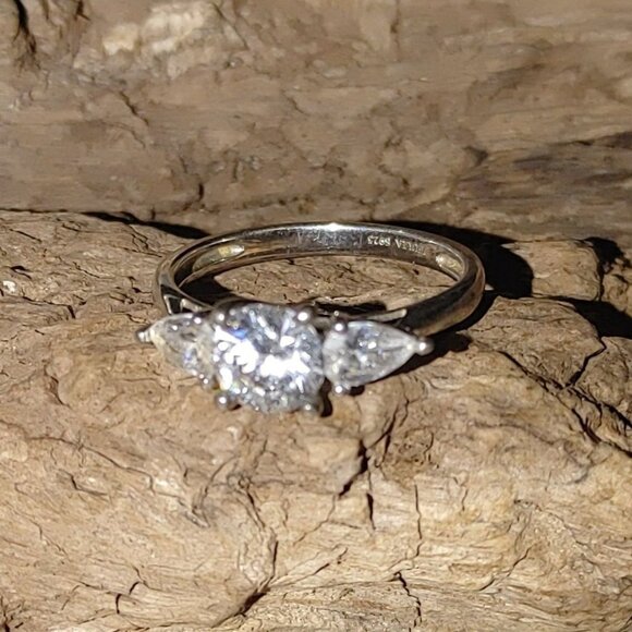 Jeulia Engagement 925 Sterling Silver Ring Round Pear Shaped Three Stone Size 9 - Picture 2 of 14